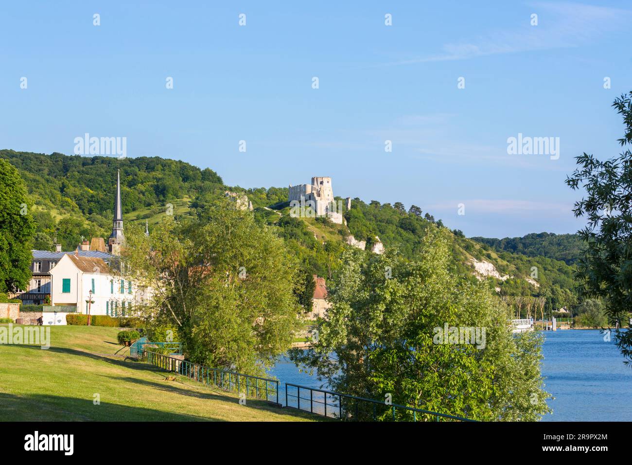 Ruines du château médiéval perché Château Gaillard surplombant la Seine aux Andelys, une jolie petite ville d'Eure, en Normandie, dans le nord de la France Banque D'Images