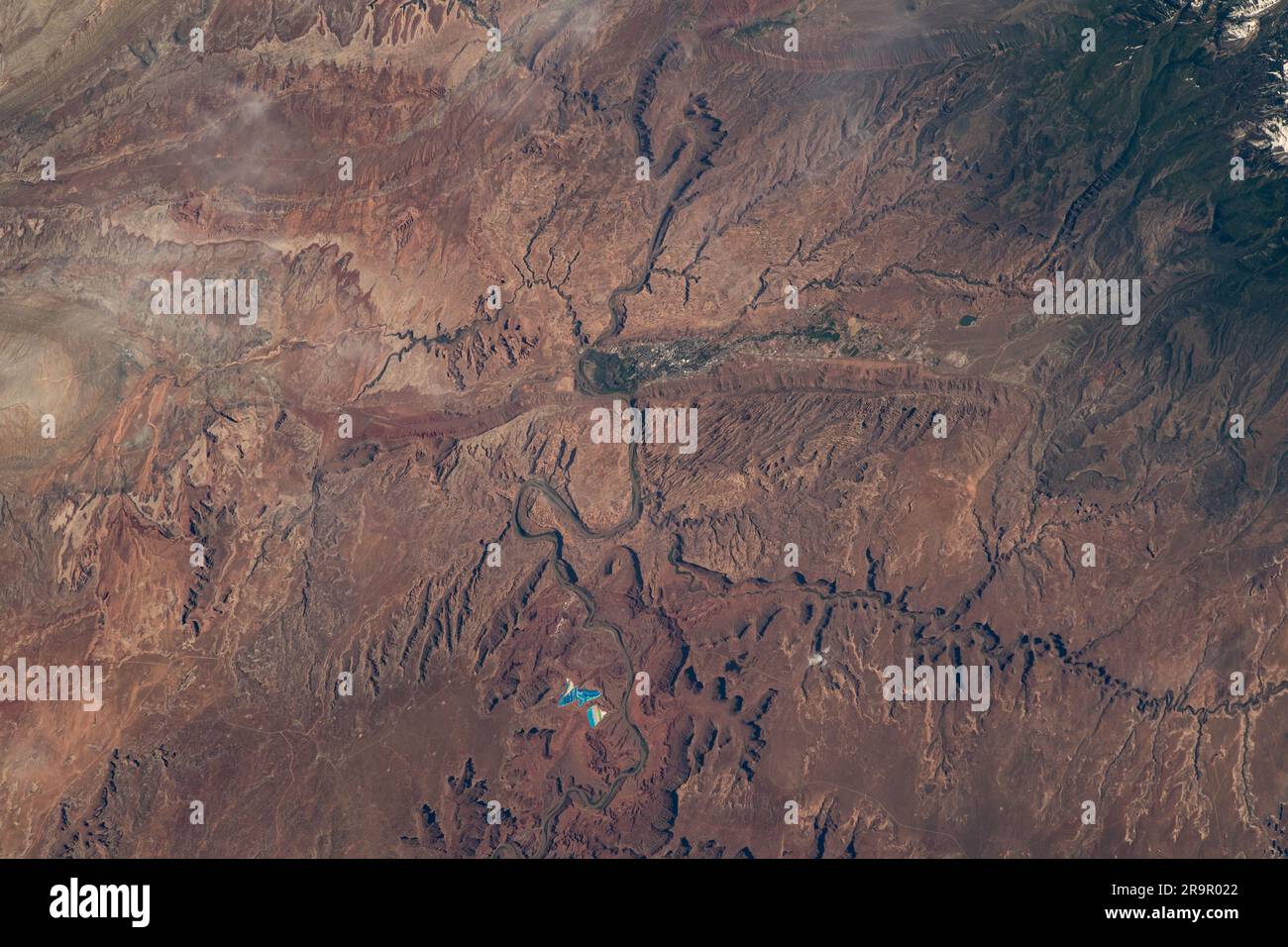 . Iss069e020294 (12 juin 2023) - Moab, dans l'Utah, à proximité des parcs nationaux pittoresques des Arches et des Canyonlands, est photographié de la Station spatiale internationale alors qu'il était en orbite à 258 miles au-dessus. Banque D'Images