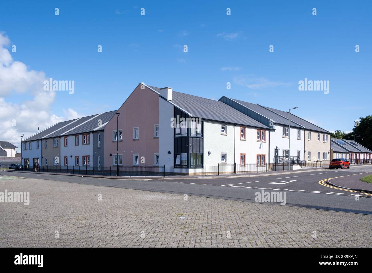 Irvine, Écosse, Royaume-Uni-28 juin 2023: Nouveau développement de logements dans Harbour Street Irvine avec un mélange de 71 maisons de besoin général dont Alfred Nobel House Banque D'Images