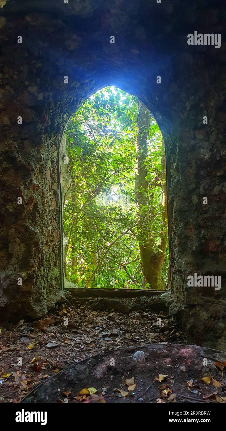 La grotte ruinait l'abbaye de talacre du pays de galles royaume-uni Banque D'Images