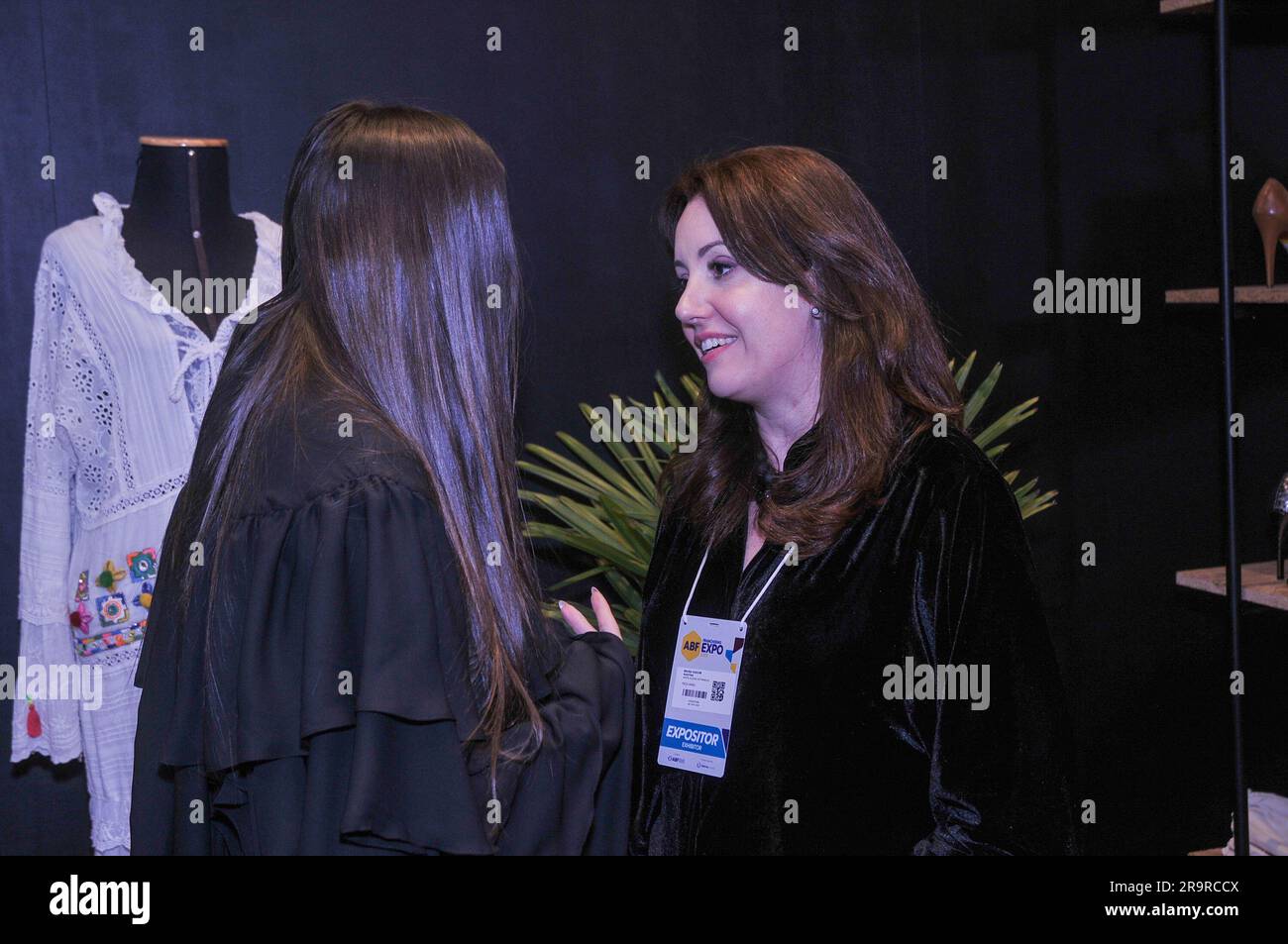 Sao Paulo, Sao Paulo, Brésil. 28th juin 2023. Sao Paulo (SP), 06/28/2023 l'actrice‚ Deborah Secco participe au stand PECA Rara Brecho, où elle est la postiche, à l'exposition ABF Franchising Expo, la plus grande foire de franchise au monde.‚ L'édition 30th de l'Association brésilienne de franchisage ABF Â, organisée et promue par Informa Markets, l'événement se tiendra de 28 juin à 1 juillet, à l'Expo Centre Norte (pavillons blancs et bleus), à Sao Paulo. (Foto: Luciano Farias/Thenews2/Zumapress) (Credit image: © Luciano Farias/Then Banque D'Images