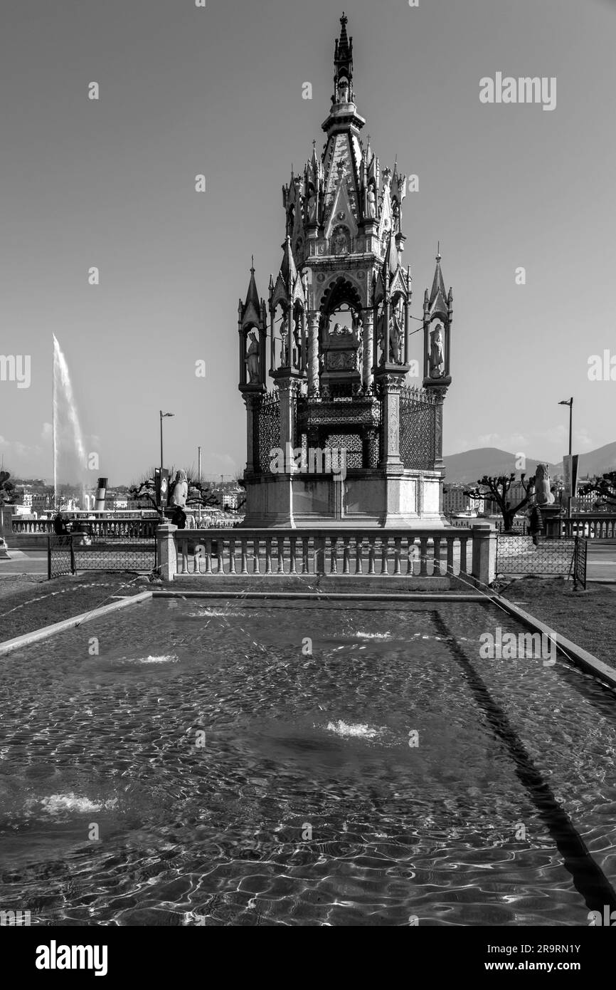 Genève, Suisse - 25 mars 2022 : le monument Brunswick est un mausolée construit en 1879 dans le jardin des Alpes pour commémorer Charles II, duc de BR Banque D'Images