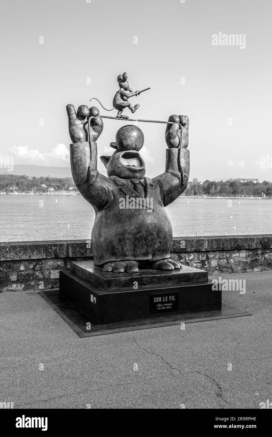 Genève, Suisse - 25 mars 2022 : exposition de sculptures le Chat, créée par l'artiste de dessin animé belge Philippe Geluck, le long du lac Léman Banque D'Images