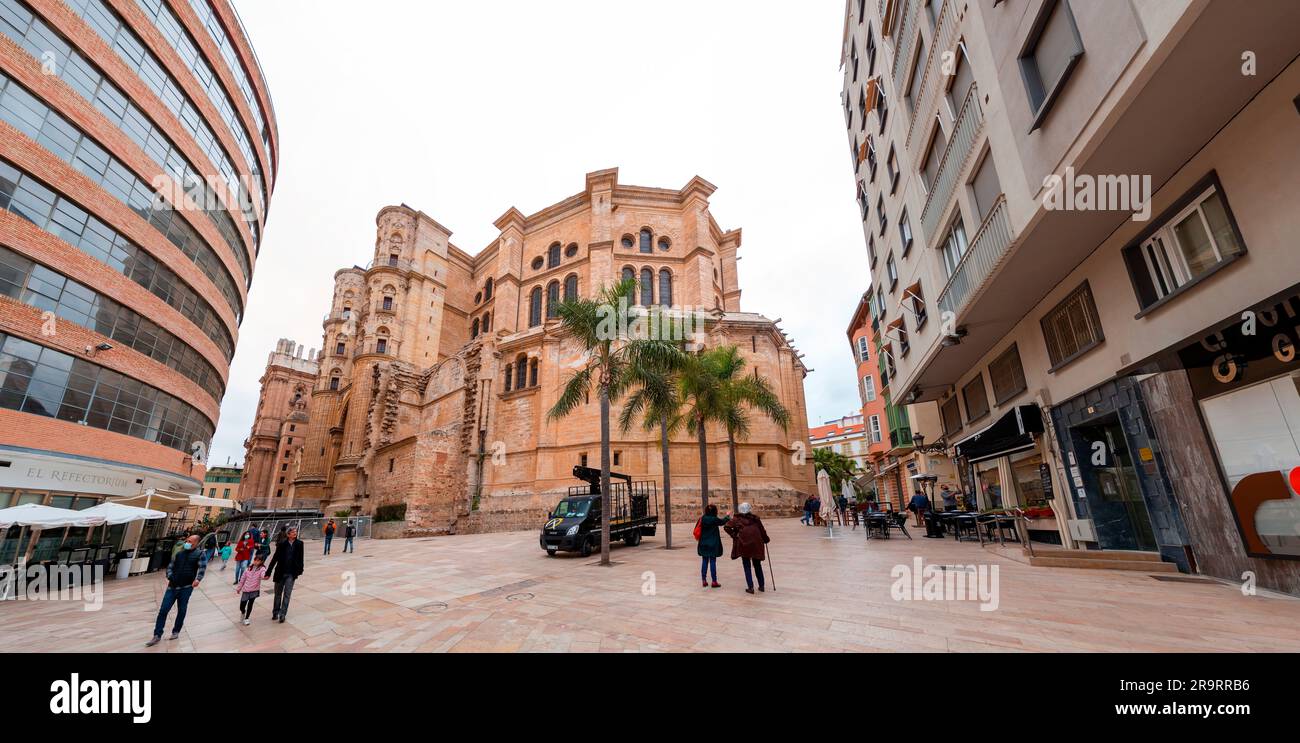 Malaga, Espagne - 27 FÉVRIER 2022 : la cathédrale de Malaga est une église catholique romaine à Malaga, Andalousie, sud de l'Espagne. Architecture de style Renaissance Banque D'Images Malaga, Espagne - 27 FÉVRIER 2022 : la cathédrale de Malaga est une église catholique romaine à Malaga, Andalousie, sud de l'Espagne. Architecture de style Renaissance Banque D'Images