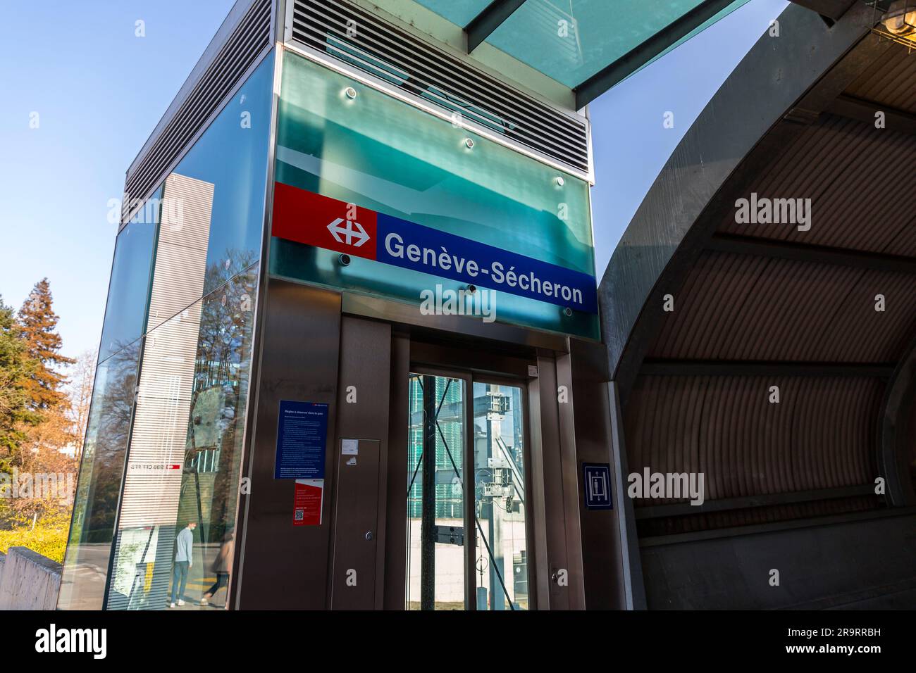 Genève, Suisse - 25 mars 2022 : la gare de Genève-Secheron est une gare de la commune de Genève, dans le canton suisse de Genève Banque D'Images