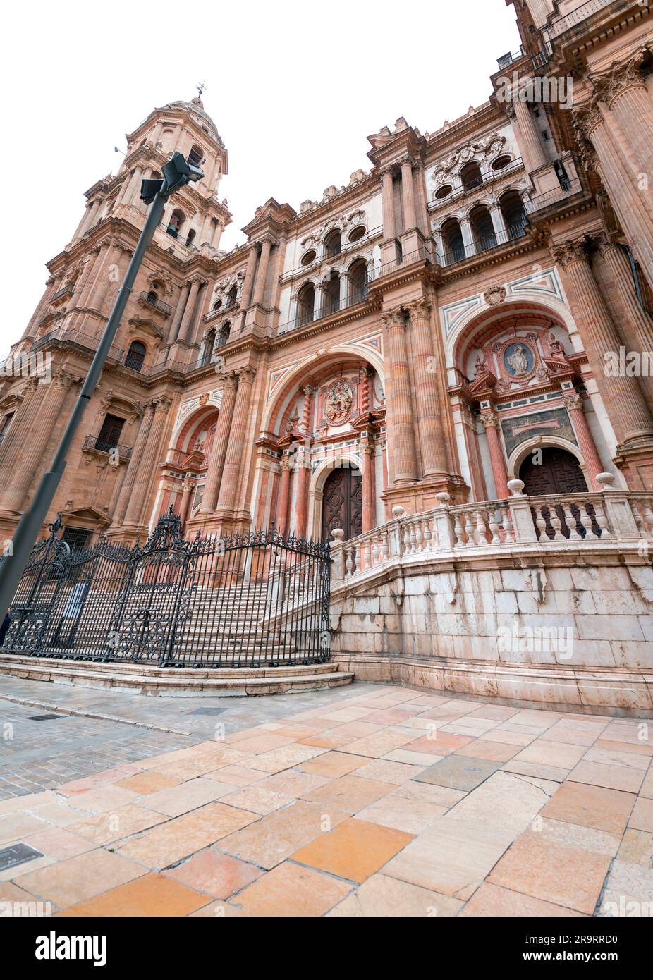 Malaga, Espagne - 27 FÉVRIER 2022 : la cathédrale de Malaga est une église catholique romaine à Malaga, Andalousie, sud de l'Espagne. Architecture de style Renaissance Banque D'Images Malaga, Espagne - 27 FÉVRIER 2022 : la cathédrale de Malaga est une église catholique romaine à Malaga, Andalousie, sud de l'Espagne. Architecture de style Renaissance Banque D'Images