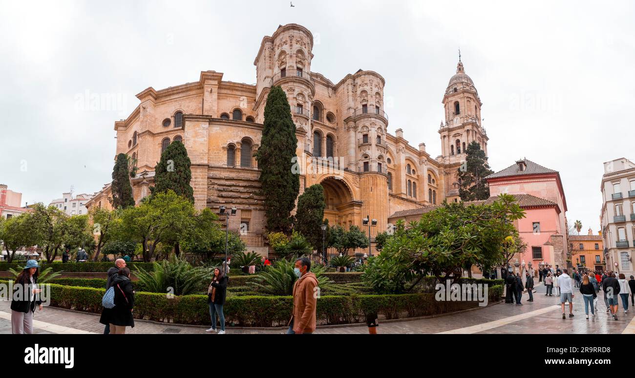 Malaga, Espagne - 27 FÉVRIER 2022 : la cathédrale de Malaga est une église catholique romaine à Malaga, Andalousie, sud de l'Espagne. Architecture de style Renaissance Banque D'Images Malaga, Espagne - 27 FÉVRIER 2022 : la cathédrale de Malaga est une église catholique romaine à Malaga, Andalousie, sud de l'Espagne. Architecture de style Renaissance Banque D'Images