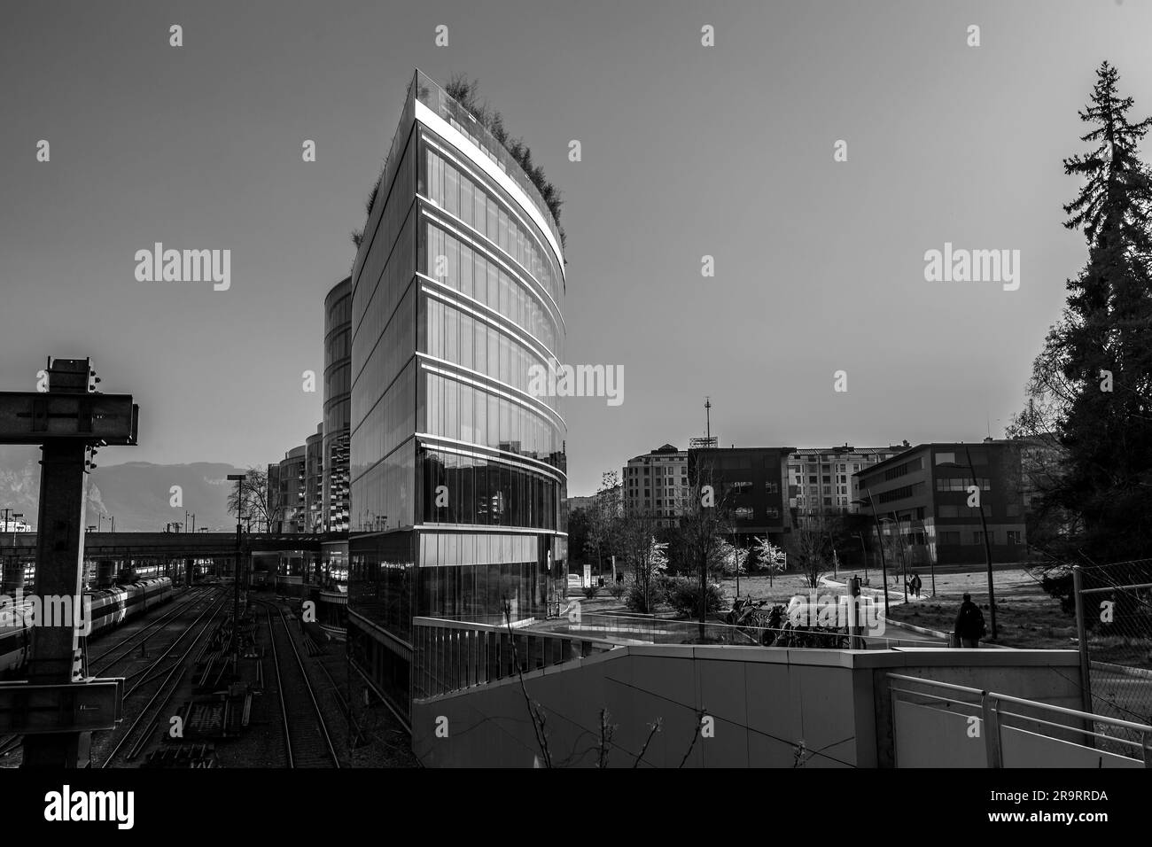Genève, Suisse - 25 mars 2022 : architecture moderne et vue sur la rue à Genève, Suisse. Banque D'Images