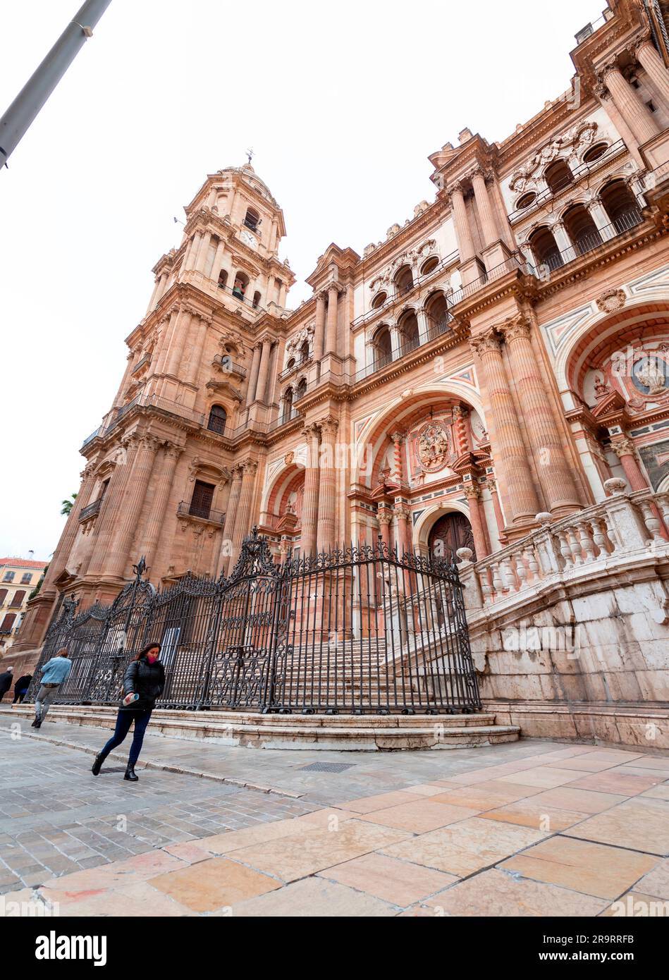 Malaga, Espagne - 27 FÉVRIER 2022 : la cathédrale de Malaga est une église catholique romaine à Malaga, Andalousie, sud de l'Espagne. Architecture de style Renaissance Banque D'Images Malaga, Espagne - 27 FÉVRIER 2022 : la cathédrale de Malaga est une église catholique romaine à Malaga, Andalousie, sud de l'Espagne. Architecture de style Renaissance Banque D'Images