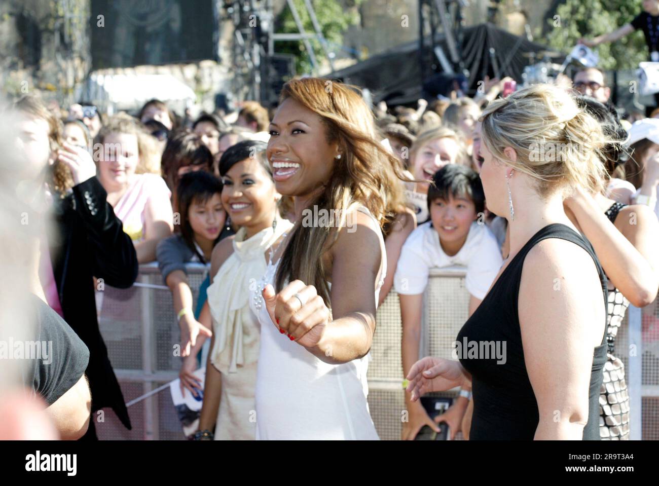 Paulini Curuenavuli et les jeunes Divas la Grande finale australienne de l'Idol 2007 qui s'est tenue à l'Opéra de Sydney, où les deux autres participants, Matt Corby, 17 ans, et Natalie Gauci, 25 ans, ont remporté les honneurs avec Natalie Gauci qui a été déclarée gagnante pour 2007. Sydney, Australie. 25.10.07. Banque D'Images