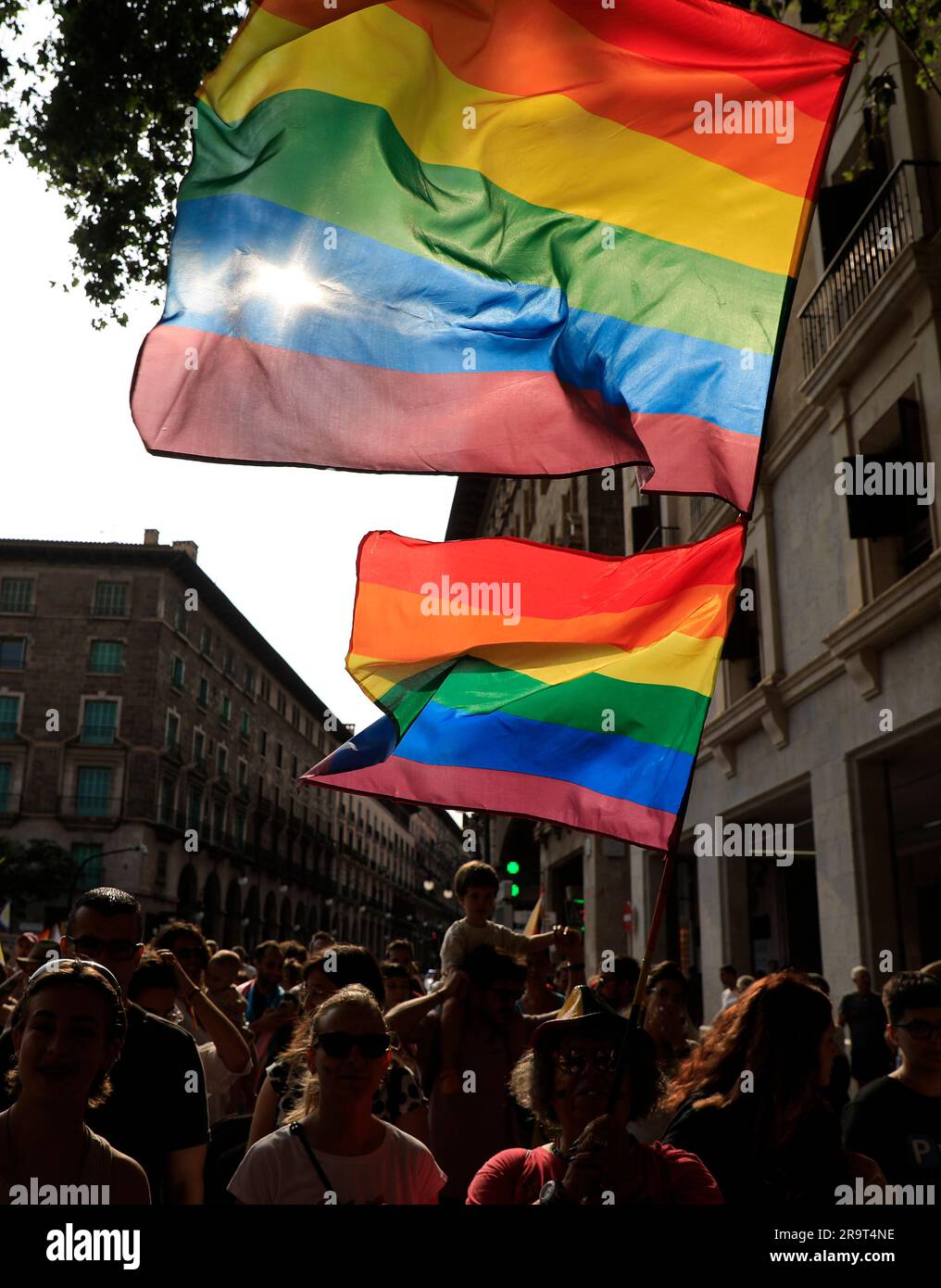 Palma, Espagne. 28th juin 2023. Les gens manifestent à Palma lors de l'Orgullo LGTBI Mallorca, Pride Day à Majorque. Credit: Clara Margais/dpa/Alay Live News Banque D'Images