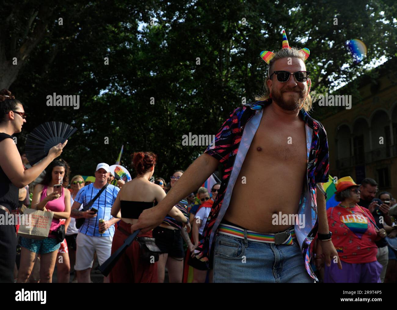 Palma, Espagne. 28th juin 2023. Juan danse à Palma pendant l'Orgullo LGTBI Mallorca, Pride Day à Majorque. Credit: Clara Margais/dpa/Alay Live News Banque D'Images
