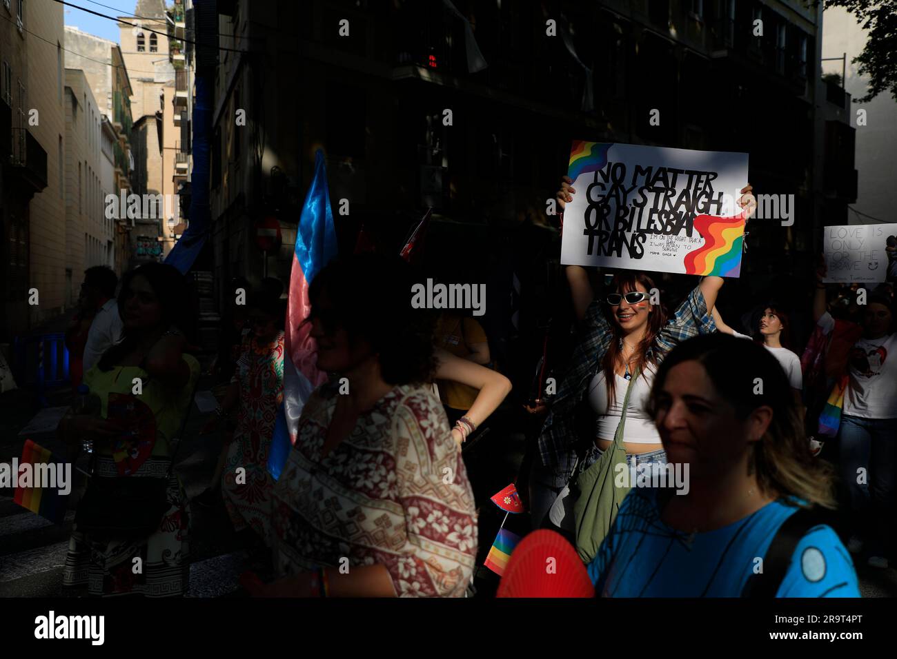Palma, Espagne. 28th juin 2023. Les gens manifestent à Palma lors de l'Orgullo LGTBI Mallorca, Pride Day à Majorque. Credit: Clara Margais/dpa/Alay Live News Banque D'Images