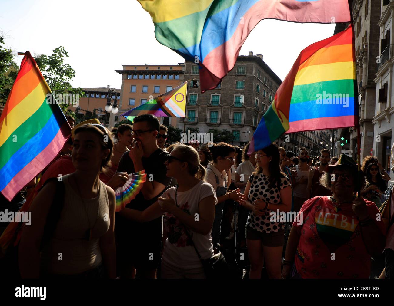 Palma, Espagne. 28th juin 2023. Les gens manifestent à Palma lors de l'Orgullo LGTBI Mallorca, Pride Day à Majorque. Credit: Clara Margais/dpa/Alay Live News Banque D'Images