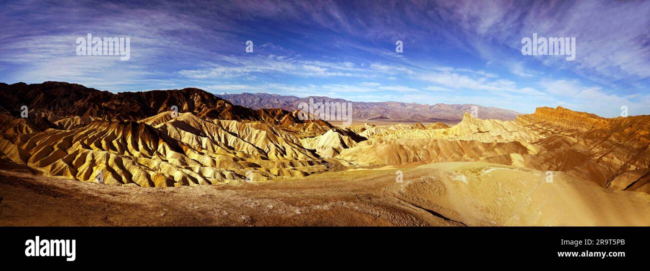 Paysage avec désert et montagnes, parc national de la Vallée de la mort, Californie, États-Unis Banque D'Images