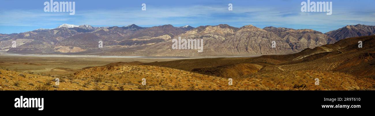 Paysage avec désert et montagnes, parc national de la Vallée de la mort, Californie, États-Unis Banque D'Images