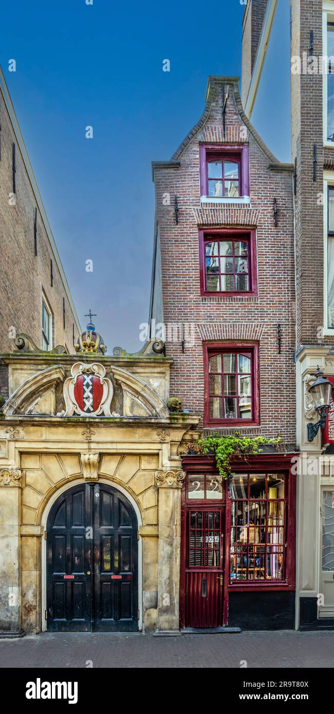 La maison la plus étroite d'Amsterdam, c'est un magasin de thé Banque D'Images