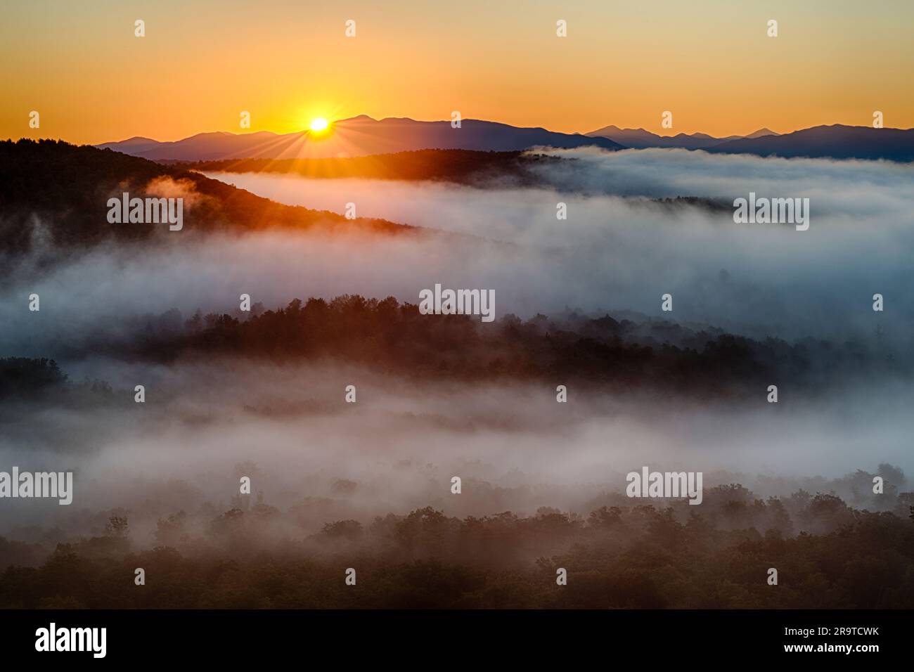 Lever du soleil depuis Coney Mountain, Adirondack Mountains, New York, États-Unis Banque D'Images