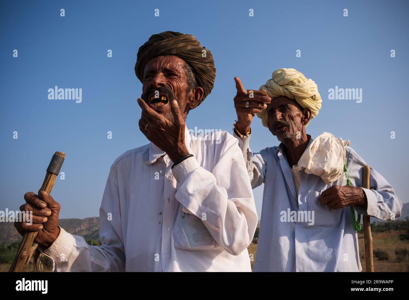 Les éleveurs de chameaux de Rabari à la foire de Pouchkar Camel, en Inde Banque D'Images