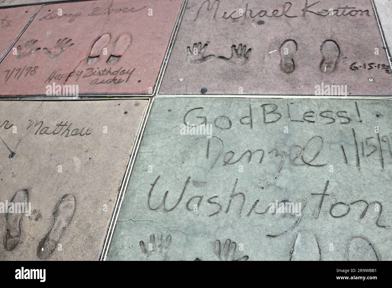 Empreintes de Denzel Washington et Michael Keaton devant le TCL Chinese Theatre Hollywood Boulevard Los Angeles California USA Banque D'Images