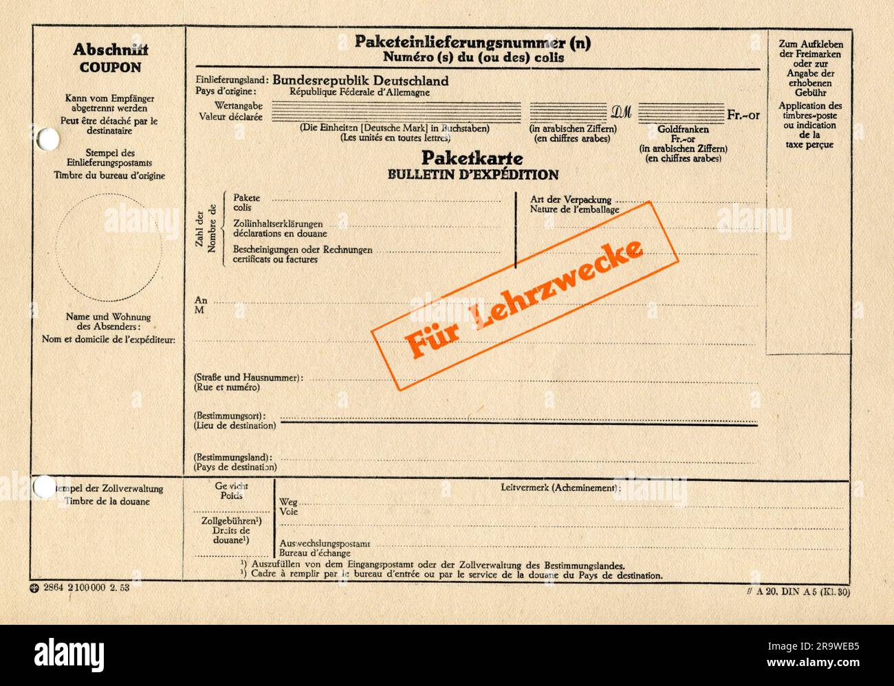 Courrier, formulaire, poste fédérale allemande, carte d'enregistrement de colis pour l'envoi dans des pays étrangers, INFO-AUTORISATION-DROITS-SUPPLÉMENTAIRES-NON-DISPONIBLE Banque D'Images