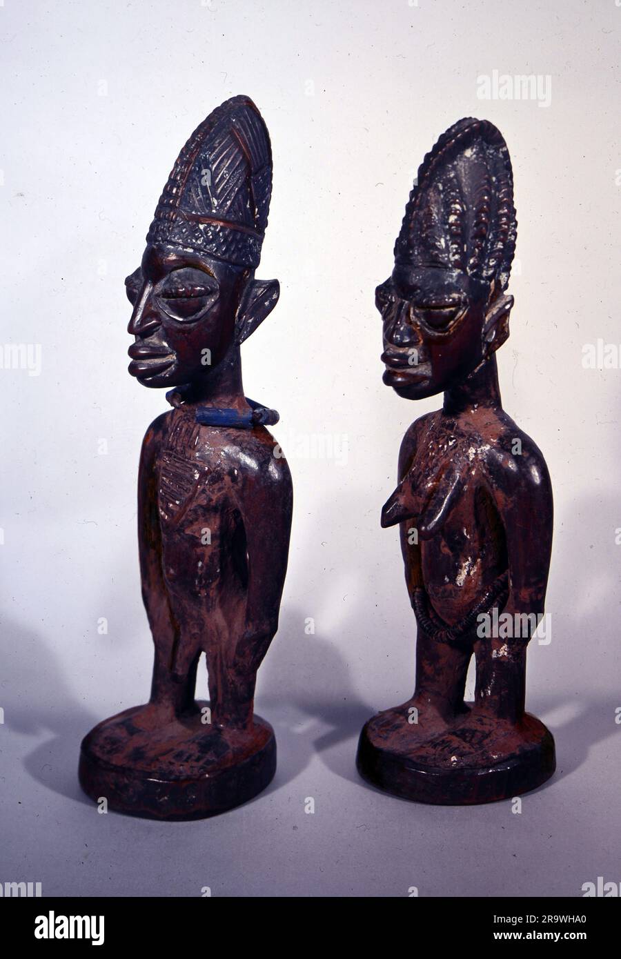 Beaux-arts, sculpture, jumeaux Ibeji du Yoruba, homme et femme, bois, collection Ulrich levier, LE DROIT D'AUTEUR DE L'ARTISTE N'A PAS À ÊTRE AUTORISÉ Banque D'Images