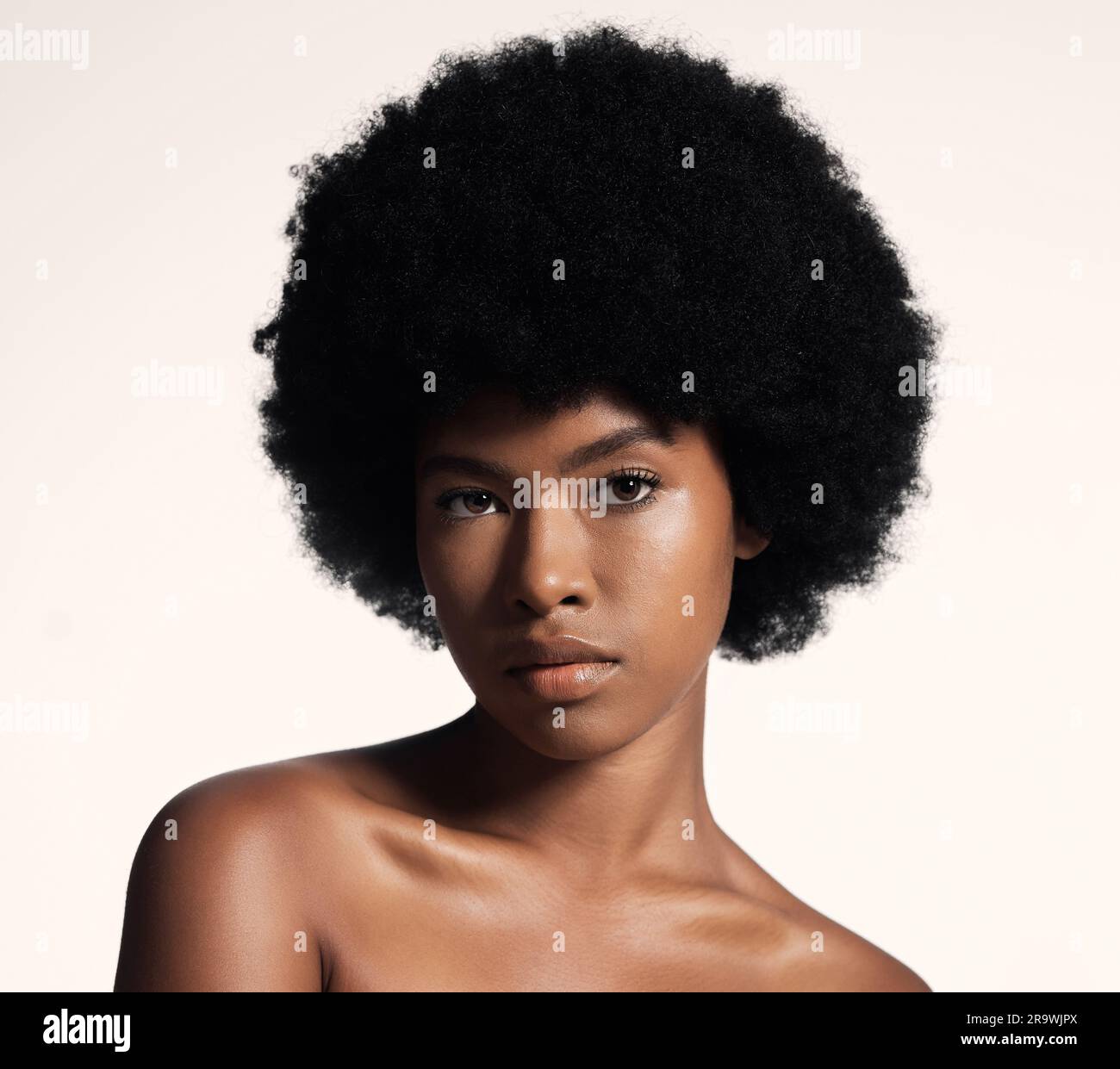 Beauté naturelle, soins de la peau et portrait de la femme noire avec ...