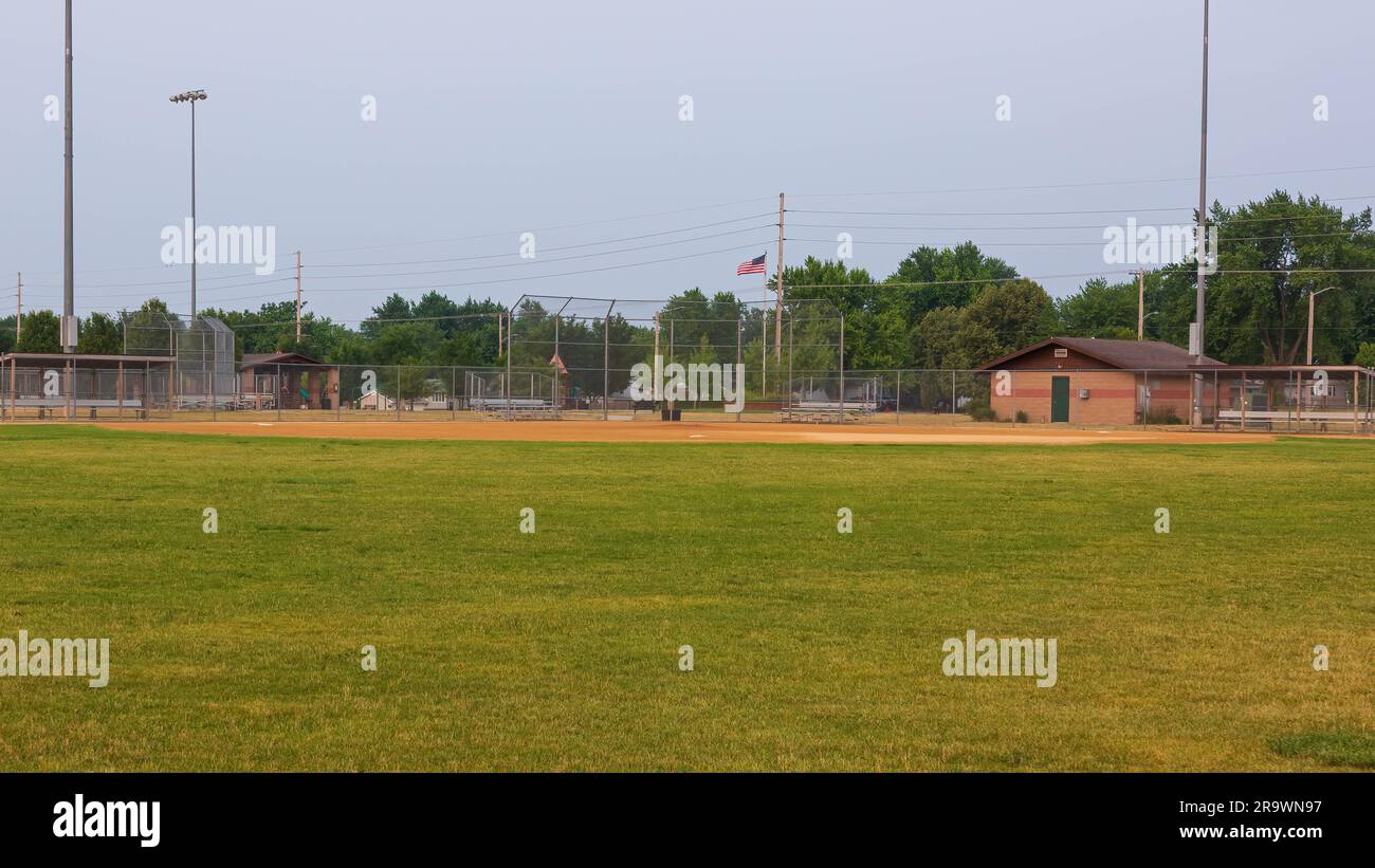 vue sur un diamant de baseball depuis le terrain central Banque D'Images