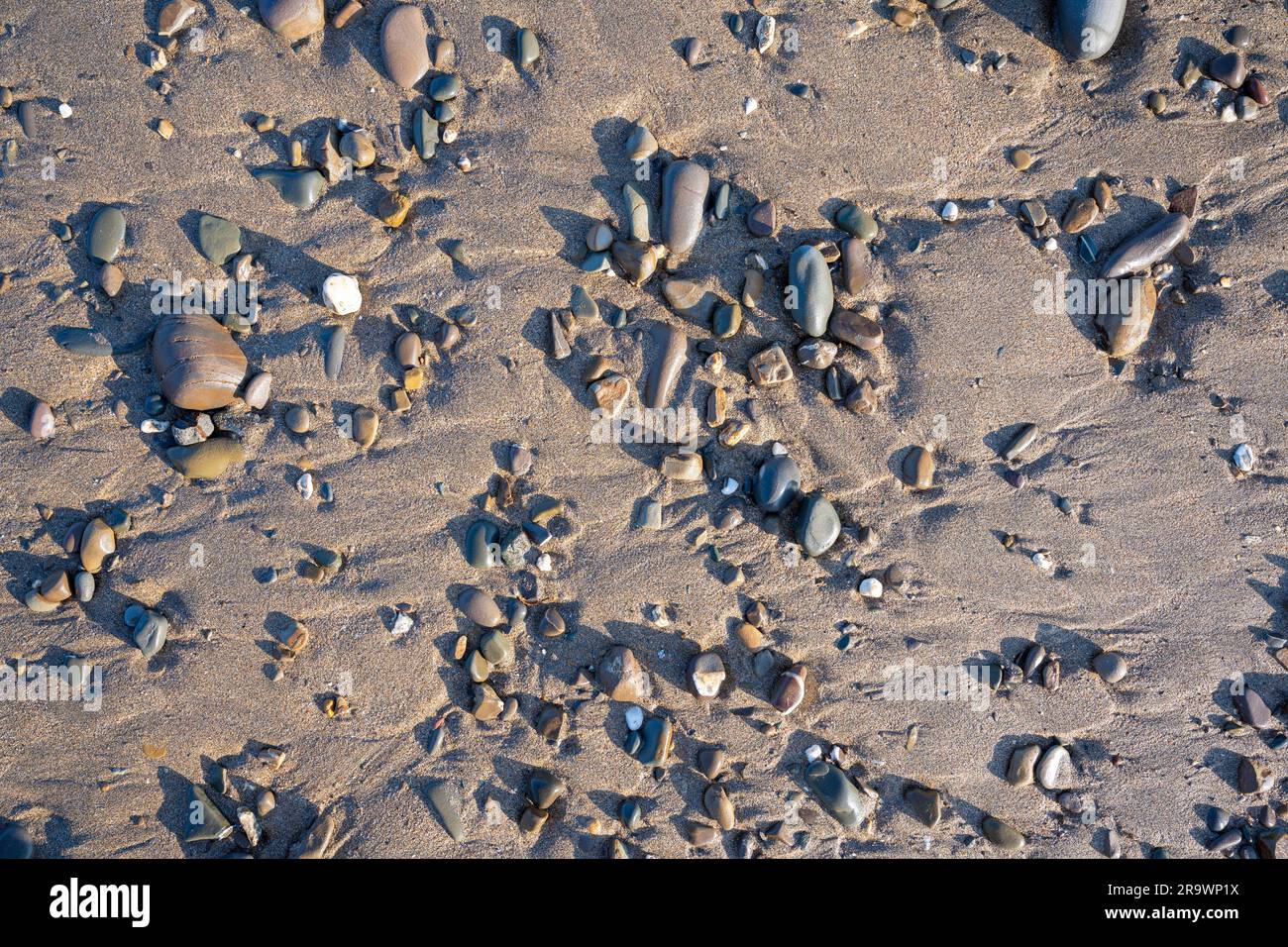 Galets sur sable de plage, Cornouailles, Angleterre, Grande-Bretagne Banque D'Images