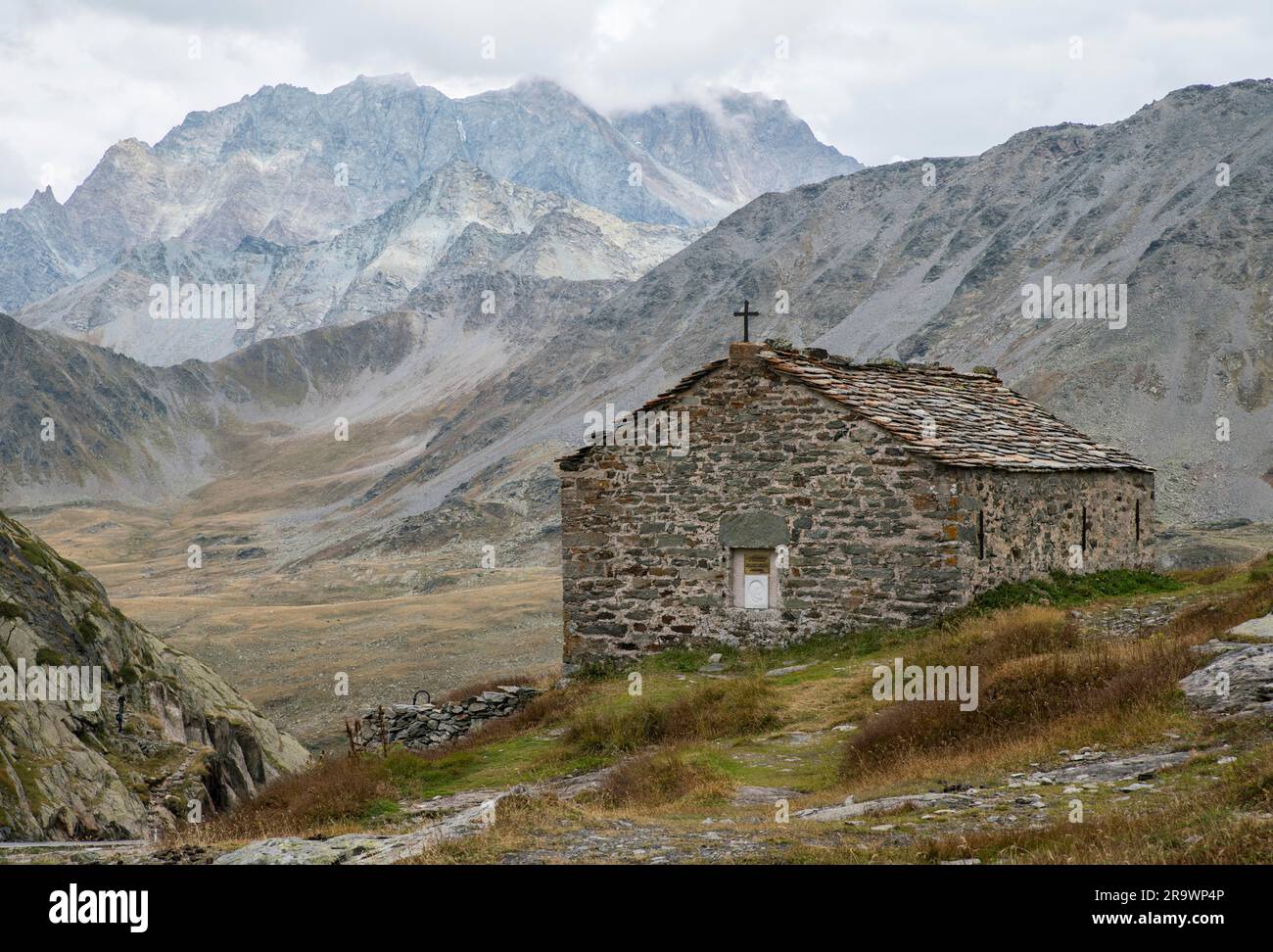 Chapelle, Col de San Bernardino, Passo del San Bernardino, Col dal Sogn Bernardin, région frontalière entre le canton de Graubuenden, Suisse et l'Aoste Banque D'Images