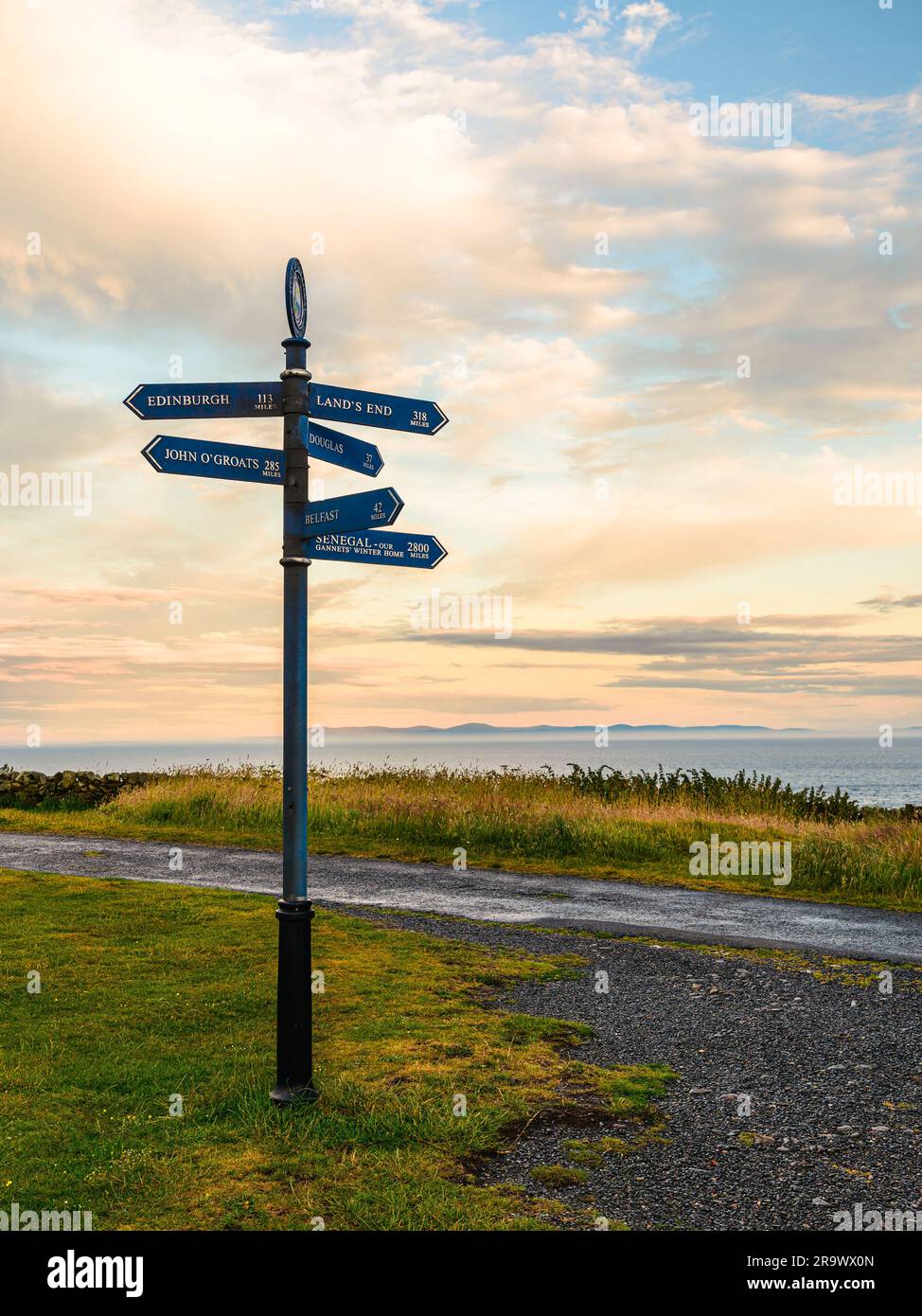 Coucher de soleil sur le Mull de Galloway Lighthouse, Mainland, Écosse, Royaume-Uni Banque D'Images