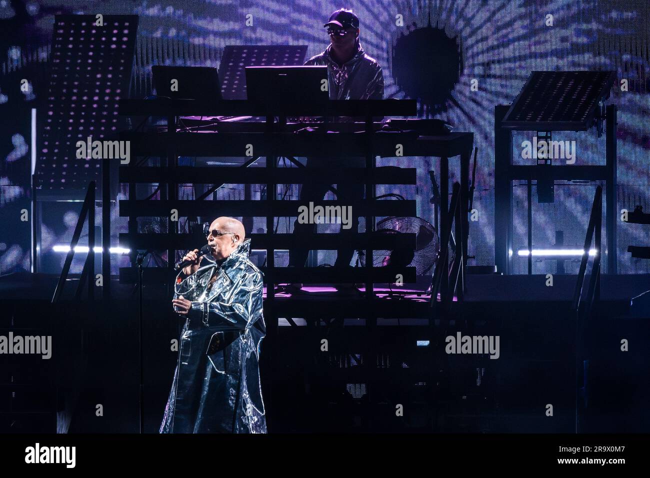 Cornwall, Royaume-Uni. 28 juin 2023. Les très populaires PET Shop Boys apportent leur spectaculaire Dreamworld très attendu, la plus grande tournée Hits Live, à un public épuisé lors des sessions Eden à Cornwall. Crédit : Gordon Scammell/Alay Live News Banque D'Images