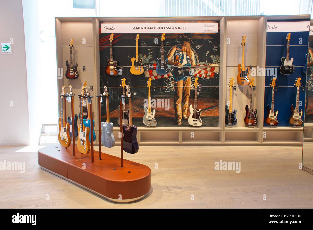 Tokyo, Japon. 29th juin 2023. Une vue d'ensemble des produits présentés au Fender Flagship Tokyo à Harajuku, Tokyo, Japon jeudi, 29 juin 2023. Cette boutique ouvrira ses portes en juin 30 2023. Photo par Keizo Mori/UPI crédit: UPI/Alay Live News Banque D'Images