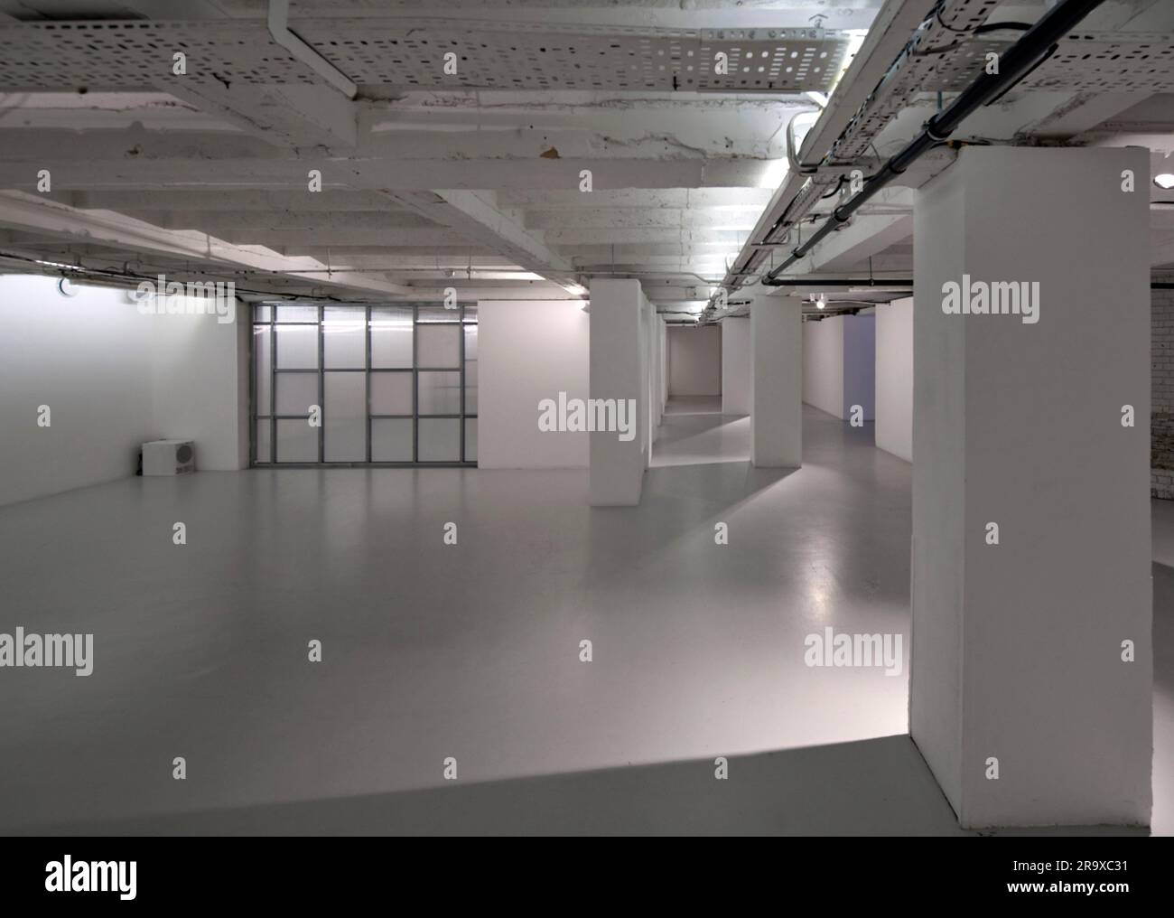 Studio intermédiaire. Victoria House Basement, Londres, Royaume-Uni. Architecte: na , 2021. Banque D'Images