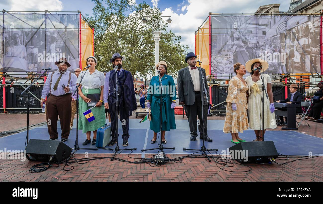 Artistes à Windrush Square, Brixton, lors de la célébration de l'anniversaire de Windrush en 75th. Banque D'Images