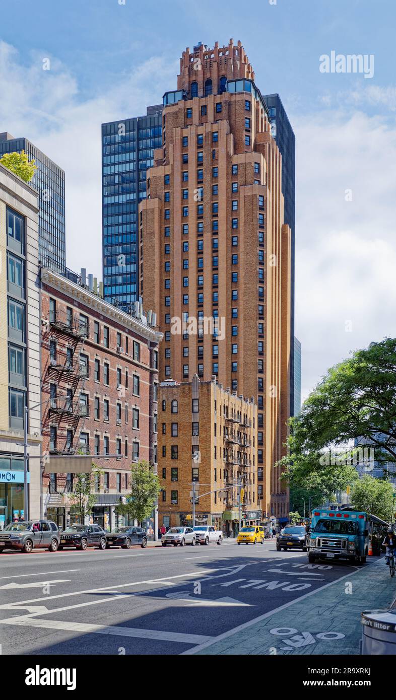 Beekman Tower, un site Art Deco de New York, a été construit en 1929 sous le nom de Panhellenic Tower, un club/résidence pour les femmes diplômées d'université. Banque D'Images