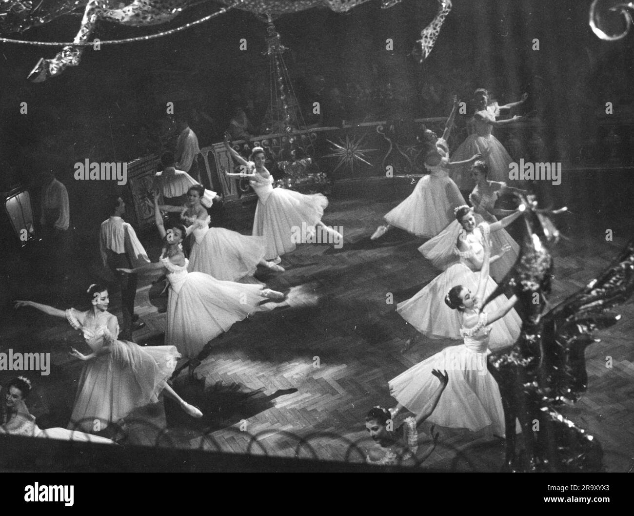 Danse, ballet, le ballet de l'Opéra d'Etat de Vienne danse l'empereur Waltz, 1952, DROITS-SUPPLÉMENTAIRES-AUTORISATION-INFO-NON-DISPONIBLE Banque D'Images
