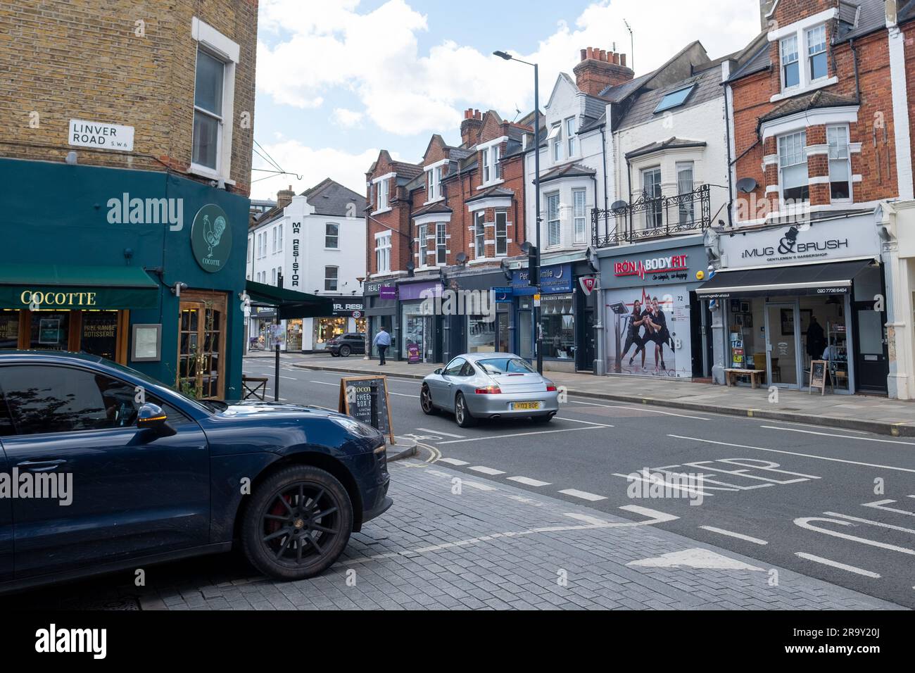 LONDRES- AVRIL, 2023: New Kings Road- High Street in SW6 Parsons Green, Banque D'Images