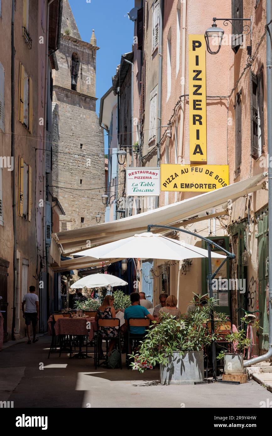 Scène de café à Riez Forcalquier Alpes-de-haute-Provence Provence-Alpes-Côte d'Azur France Banque D'Images