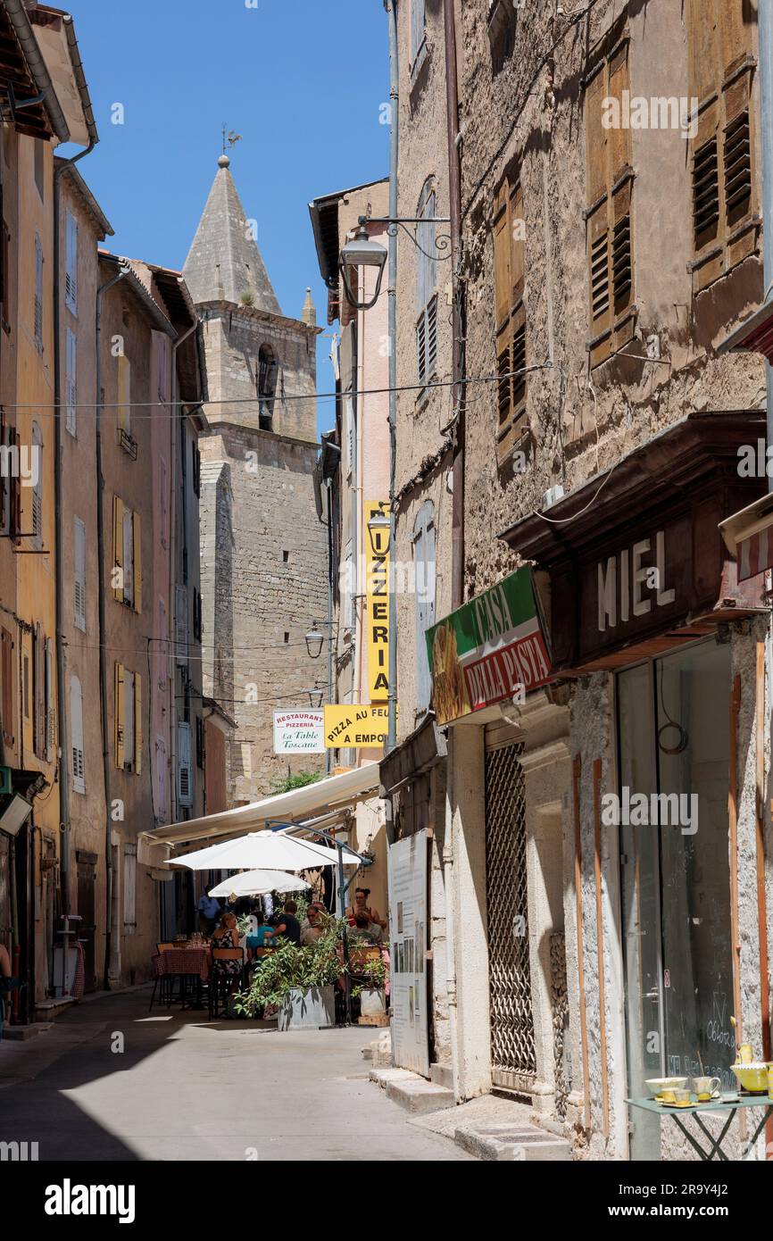 Scène de café à Riez Forcalquier Alpes-de-haute-Provence Provence-Alpes-Côte d'Azur France Banque D'Images