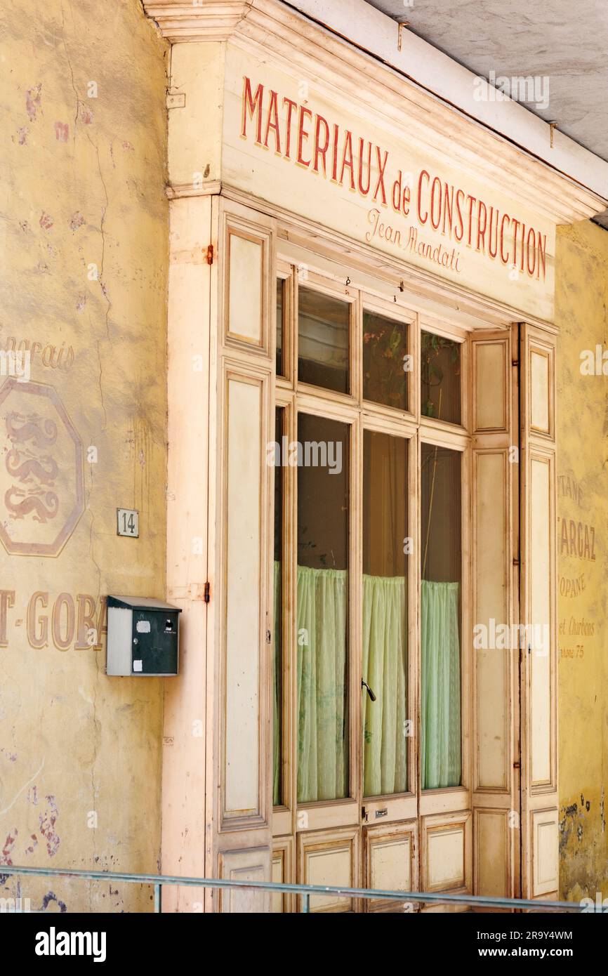 Ancien magasin Riez Forcalquier Alpes-de-haute-Provence Provence-Alpes-Côte d'Azur France Banque D'Images