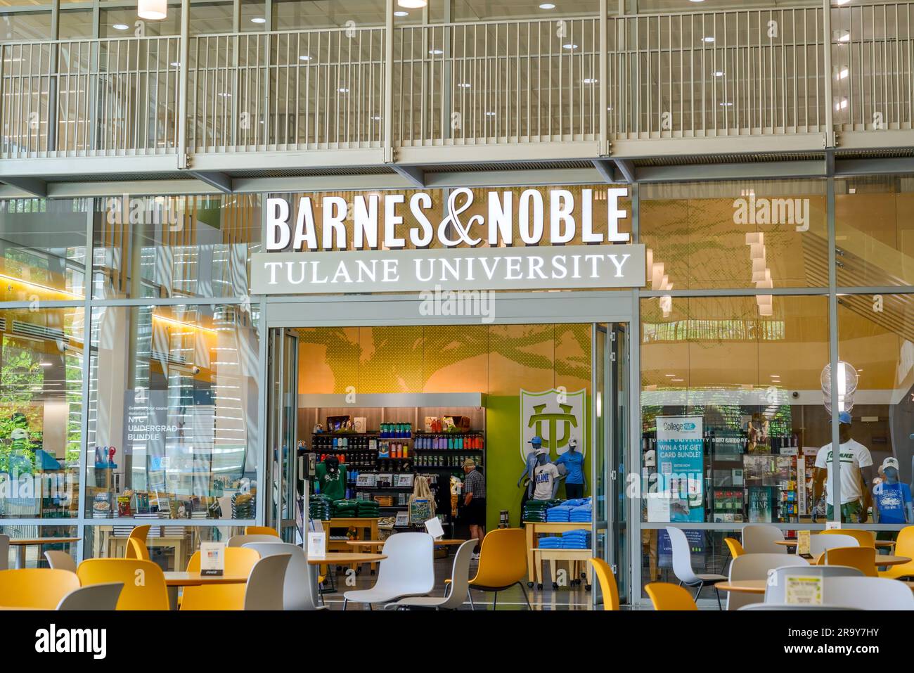 NEW ORLEANS, LA, États-Unis - 23 JUIN 2023 : librairie Barnes and Noble dans la zone commune de l'Université Tulane Banque D'Images