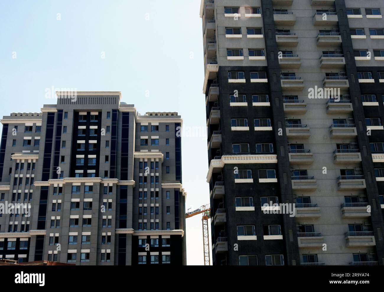 Le Caire, Egypte, 23 juin 2023: Appartements résidentiels récemment construits en Egypte dans le nouveau projet immobilier et le développement du triangle de Maspero sur le Nil Banque D'Images