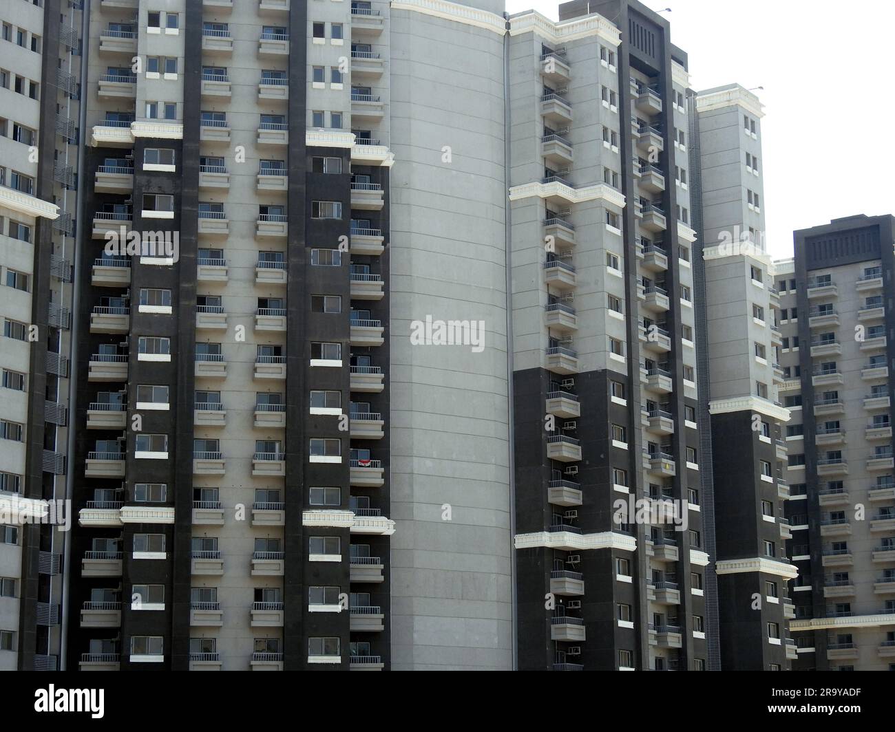 Le Caire, Egypte, 23 juin 2023: Appartements résidentiels récemment construits en Egypte dans le nouveau projet immobilier et le développement du triangle de Maspero sur le Nil Banque D'Images