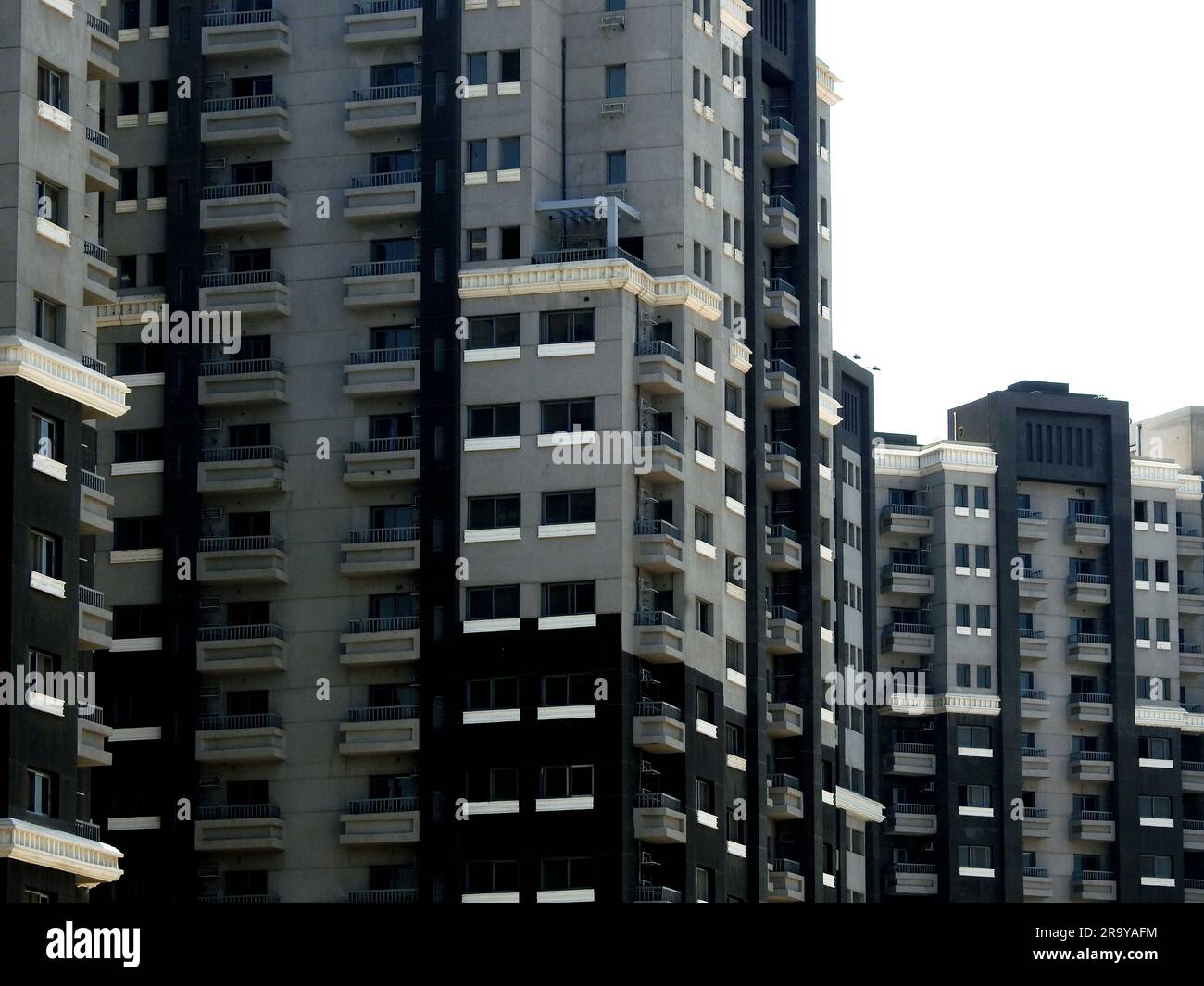 Le Caire, Egypte, 23 juin 2023: Appartements résidentiels récemment construits en Egypte dans le nouveau projet immobilier et le développement du triangle de Maspero sur le Nil Banque D'Images