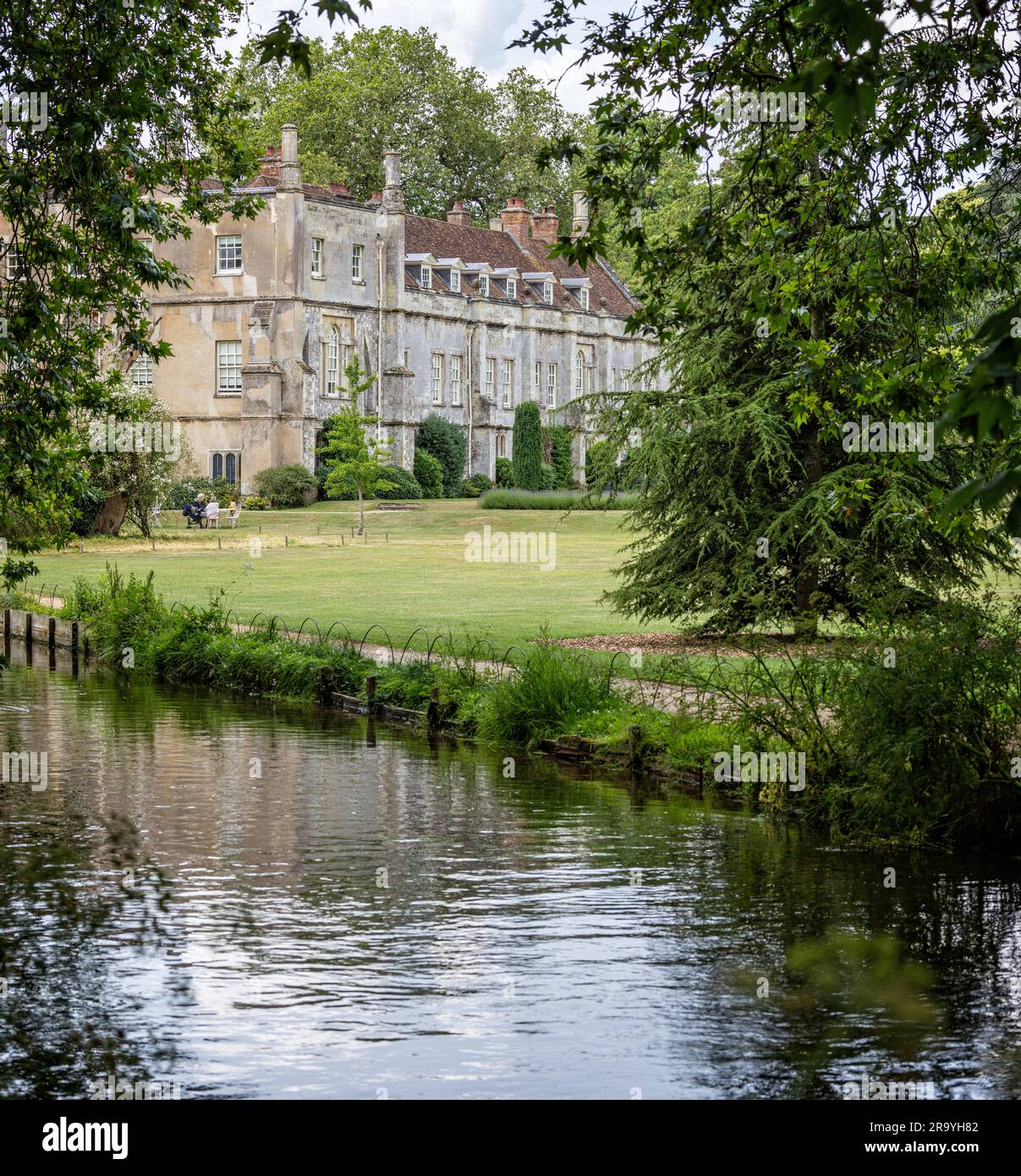 Mottisfont House, abbaye et jardins - face nord face à River Test - à Mottisfont, Hampshire, Royaume-Uni, le 29 juin 2023 Banque D'Images