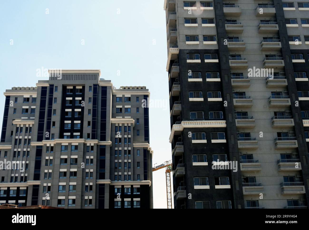 Le Caire, Egypte, 23 juin 2023: Appartements résidentiels récemment construits en Egypte dans le nouveau projet immobilier et le développement du triangle de Maspero sur le Nil Banque D'Images