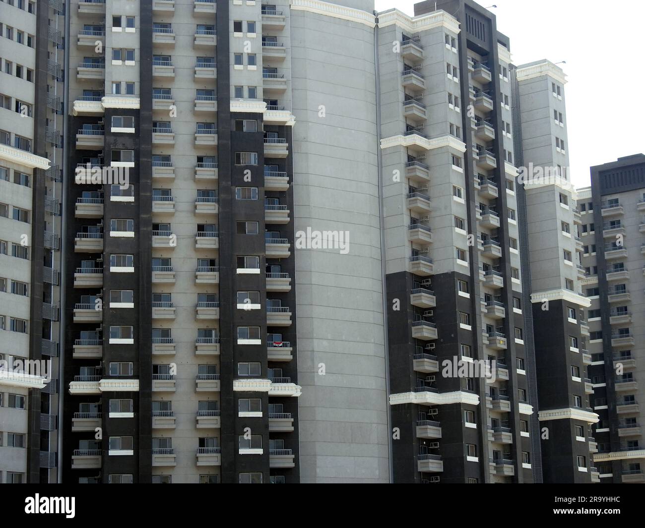 Le Caire, Egypte, 23 juin 2023: Appartements résidentiels récemment construits en Egypte dans le nouveau projet immobilier et le développement du triangle de Maspero sur le Nil Banque D'Images