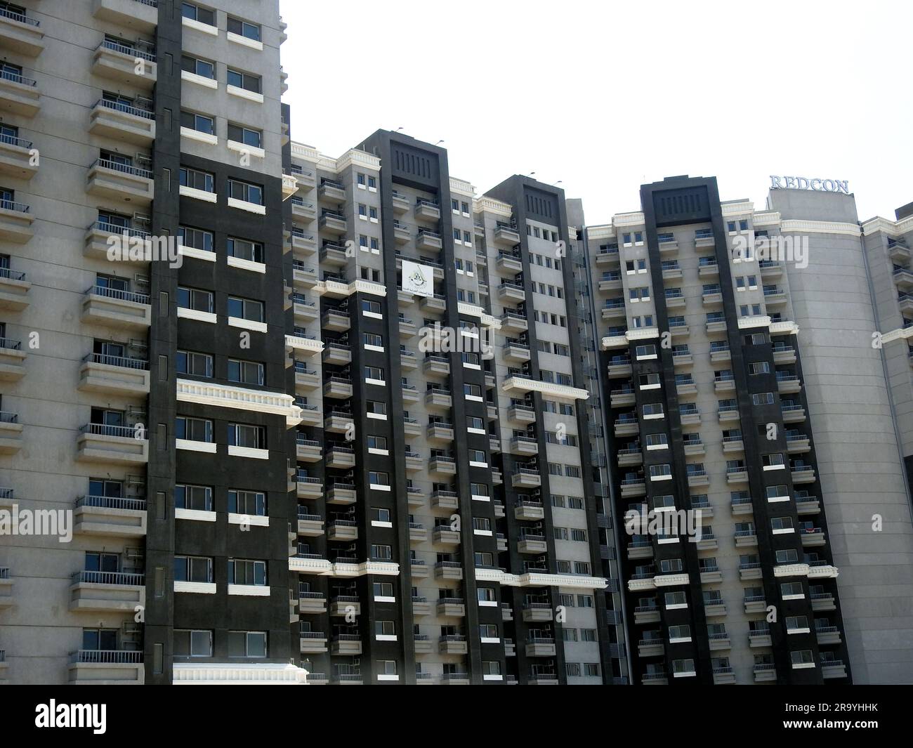 Le Caire, Egypte, 23 juin 2023: Appartements résidentiels récemment construits en Egypte dans le nouveau projet immobilier et le développement du triangle de Maspero sur le Nil Banque D'Images
