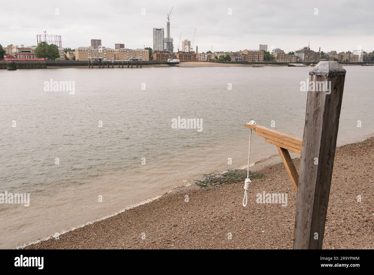 Exécution Dock, le nœud et le gibbet du pendu homme à la perspective de Whitby - une maison publique historique sur les rives de la Tamise, Wapping, Londres, Royaume-Uni Banque D'Images